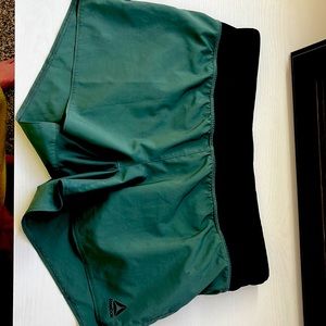 Reebok shorts size medium